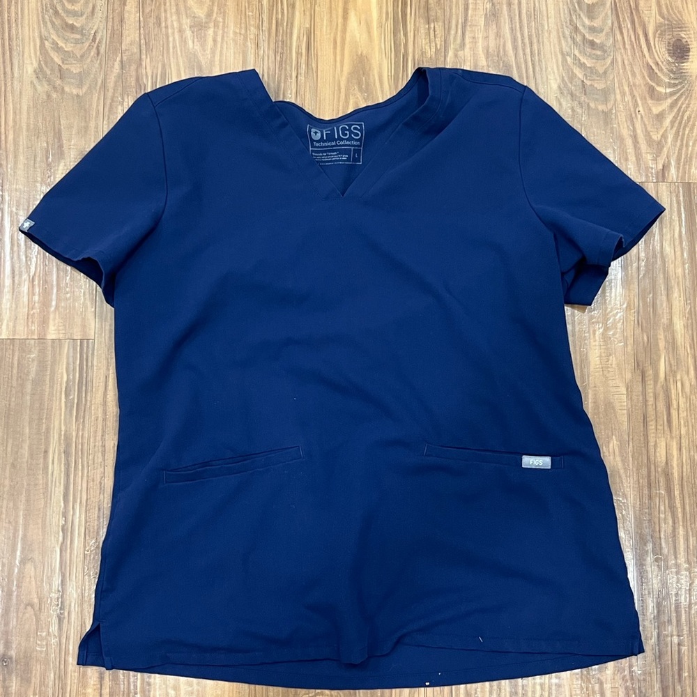 Figs scrub top